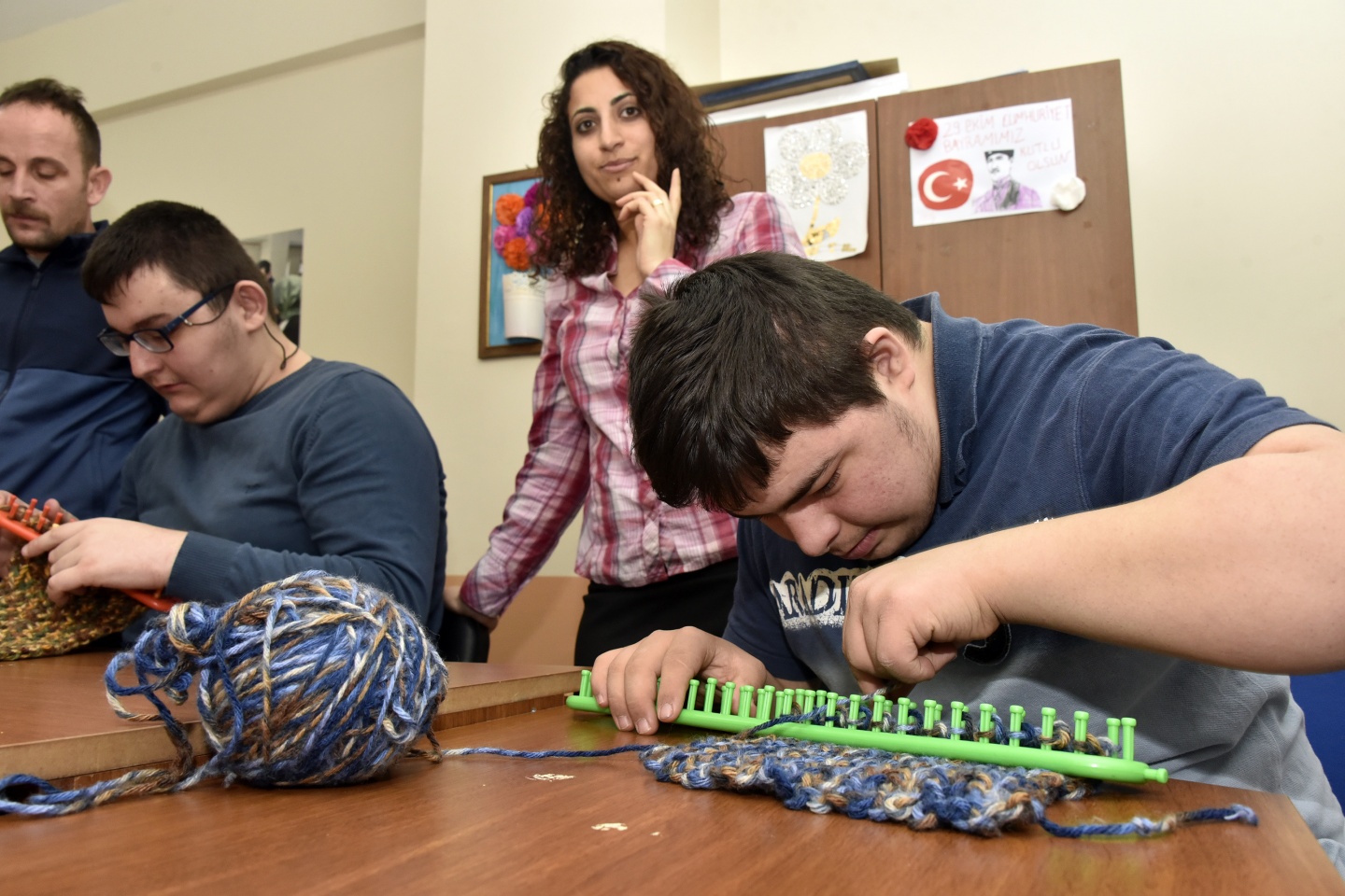 Engellerini örgü örerek aşıyorlar 9