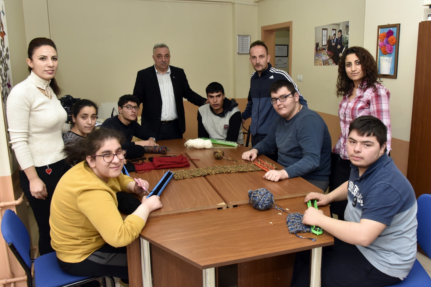 Engellerini örgü örerek aşıyorlar 11