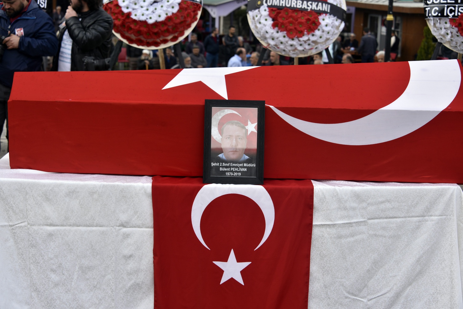 Pehlivan müdür memleketine uğurlandı 9