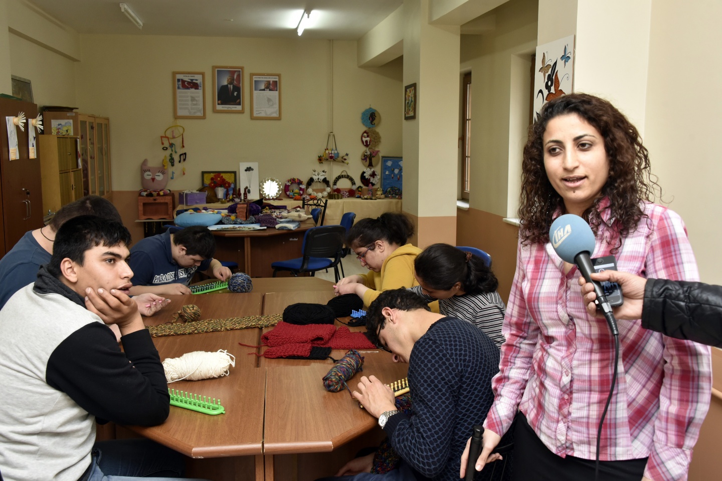 Engellerini örgü örerek aşıyorlar 10