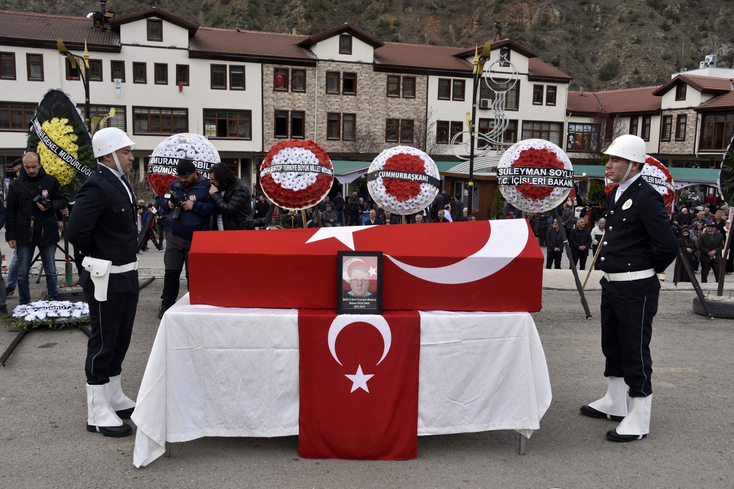 Pehlivan müdür memleketine uğurlandı 38