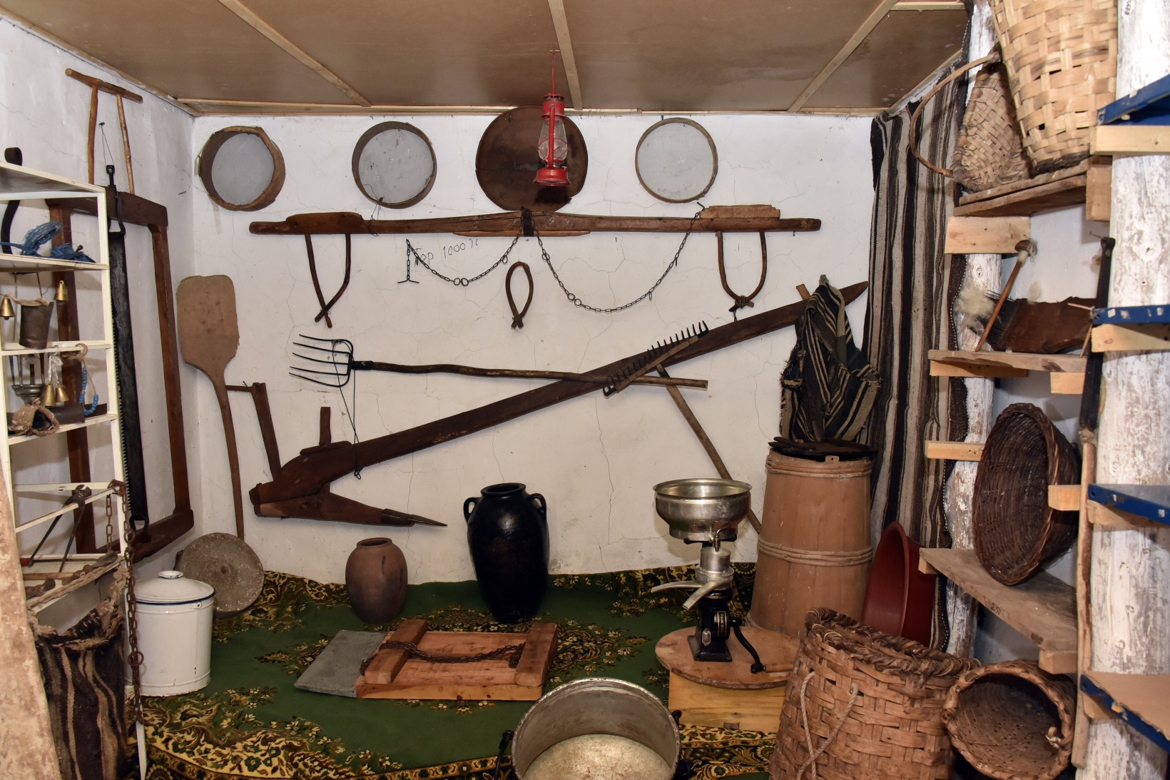 Atmaya kıyamadığı eski eşyalarla köy evini müzeye çevirdi 4