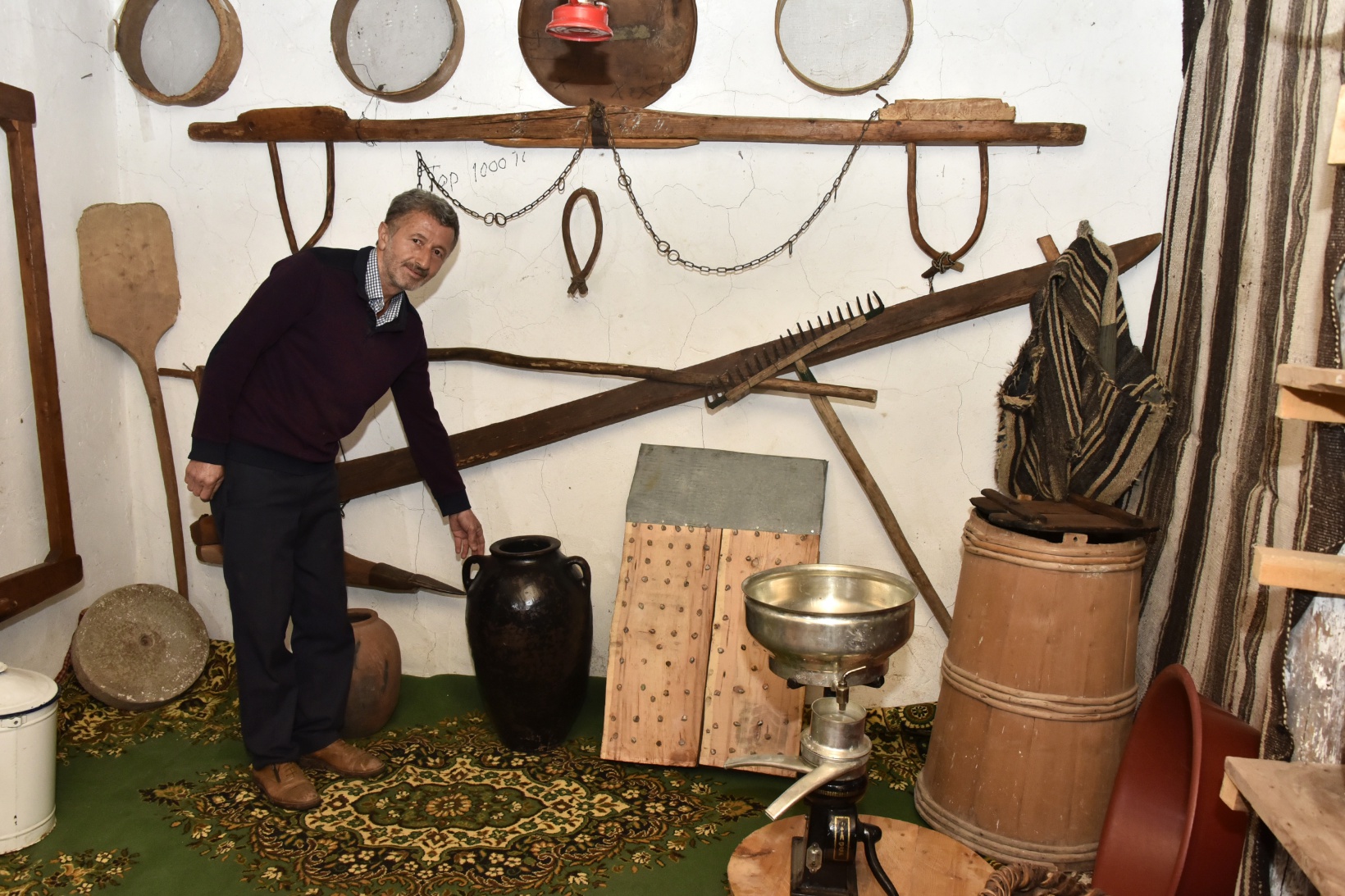 Atmaya kıyamadığı eski eşyalarla köy evini müzeye çevirdi 11