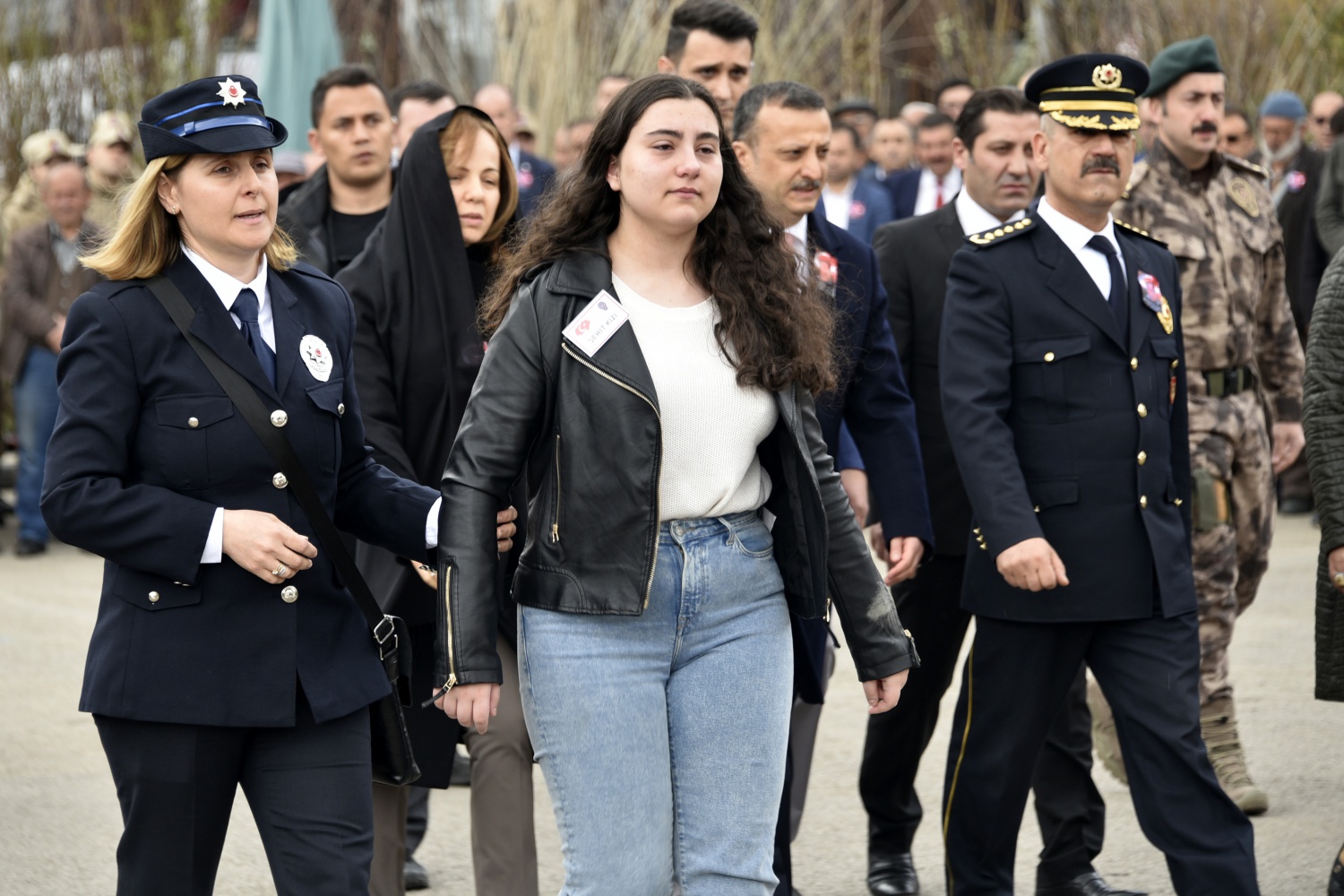 Pehlivan müdür memleketine uğurlandı 11