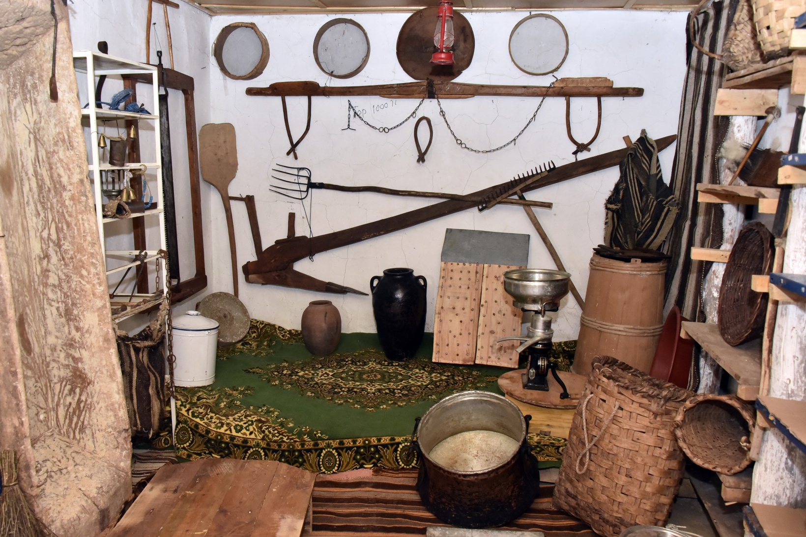 Atmaya kıyamadığı eski eşyalarla köy evini müzeye çevirdi 14