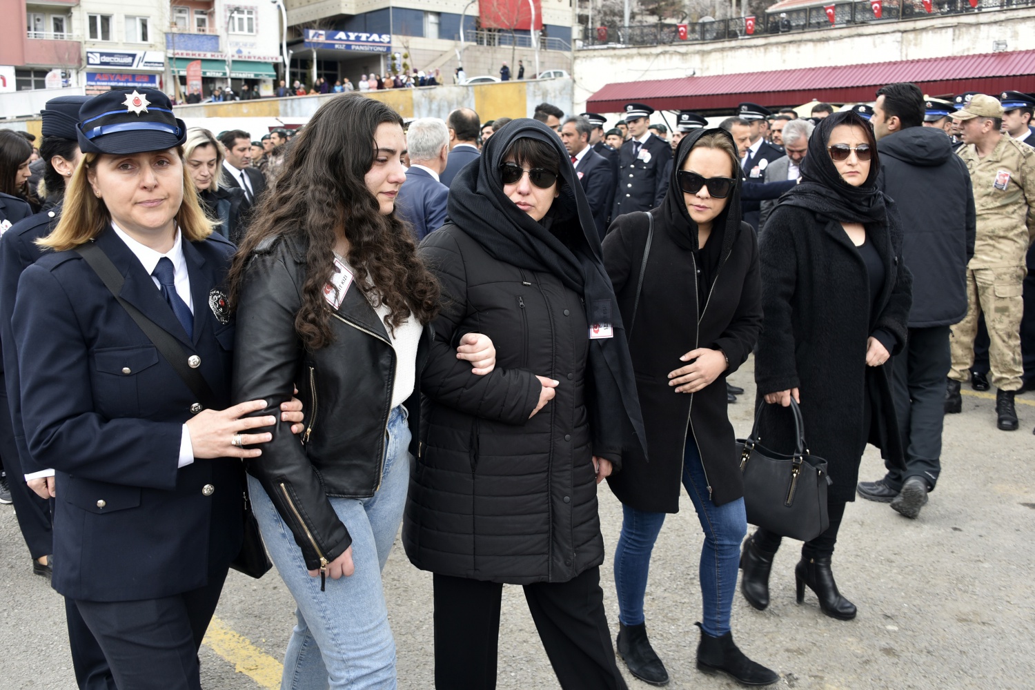 Pehlivan müdür memleketine uğurlandı 40