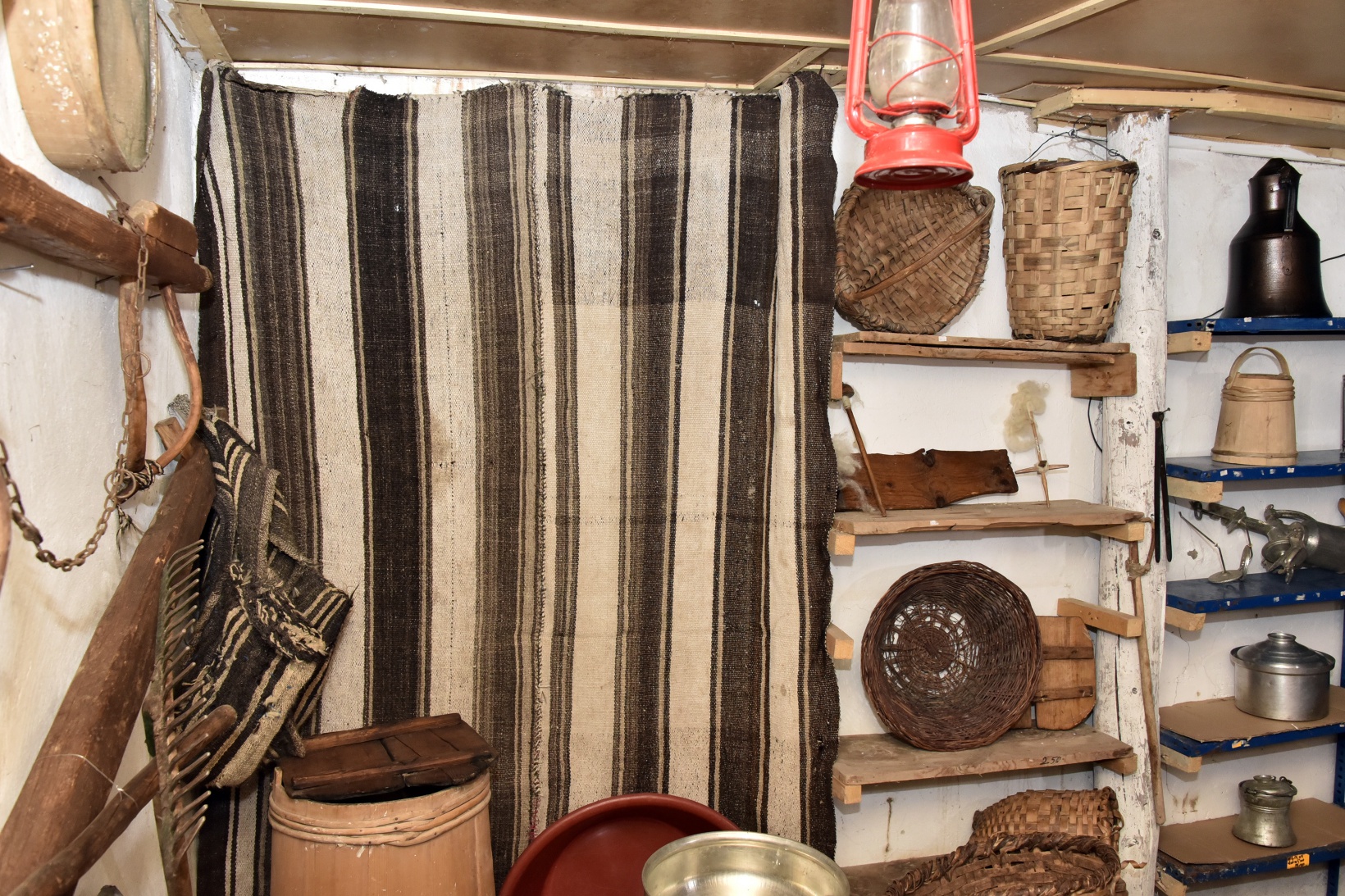 Atmaya kıyamadığı eski eşyalarla köy evini müzeye çevirdi 5