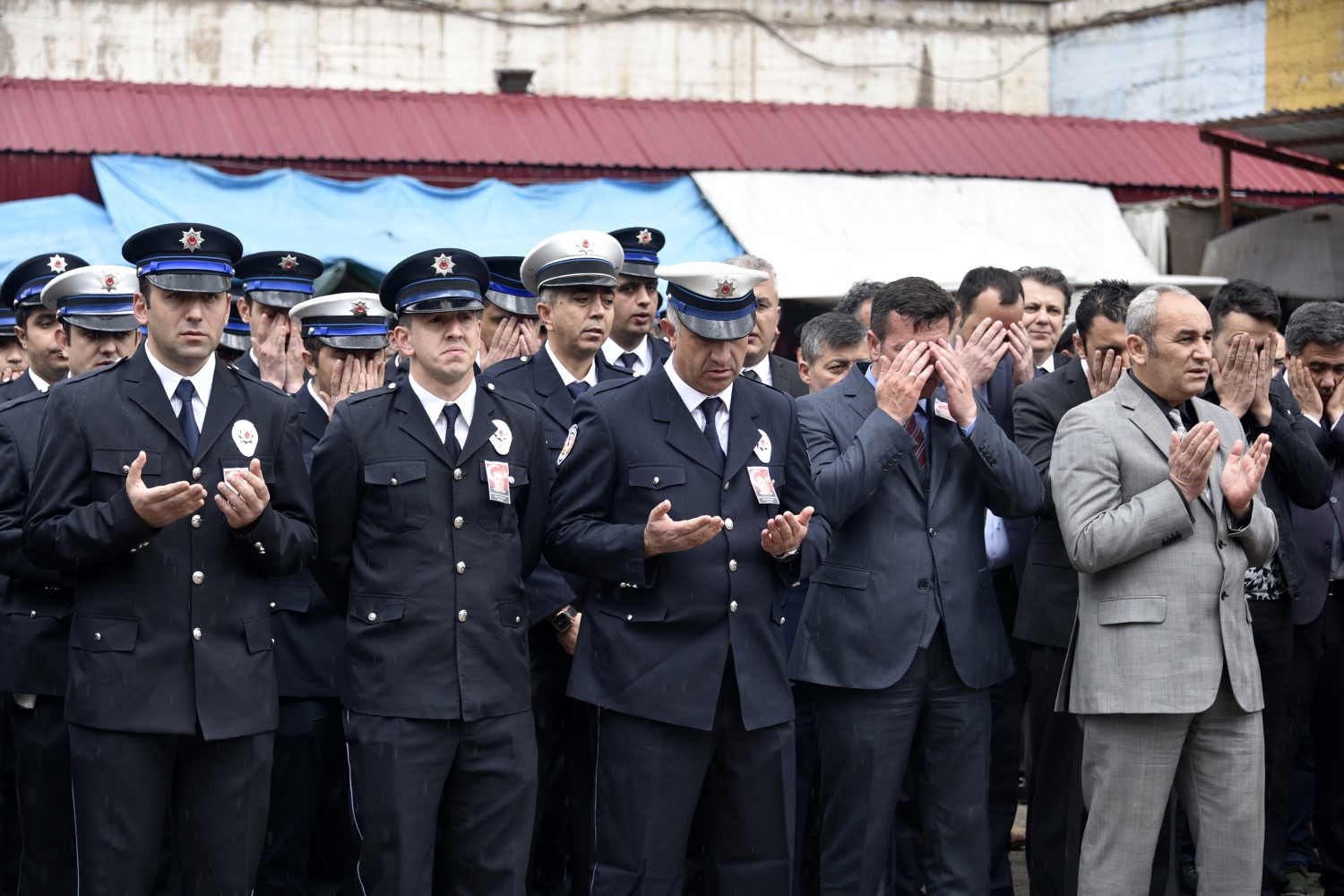 Pehlivan müdür memleketine uğurlandı 33