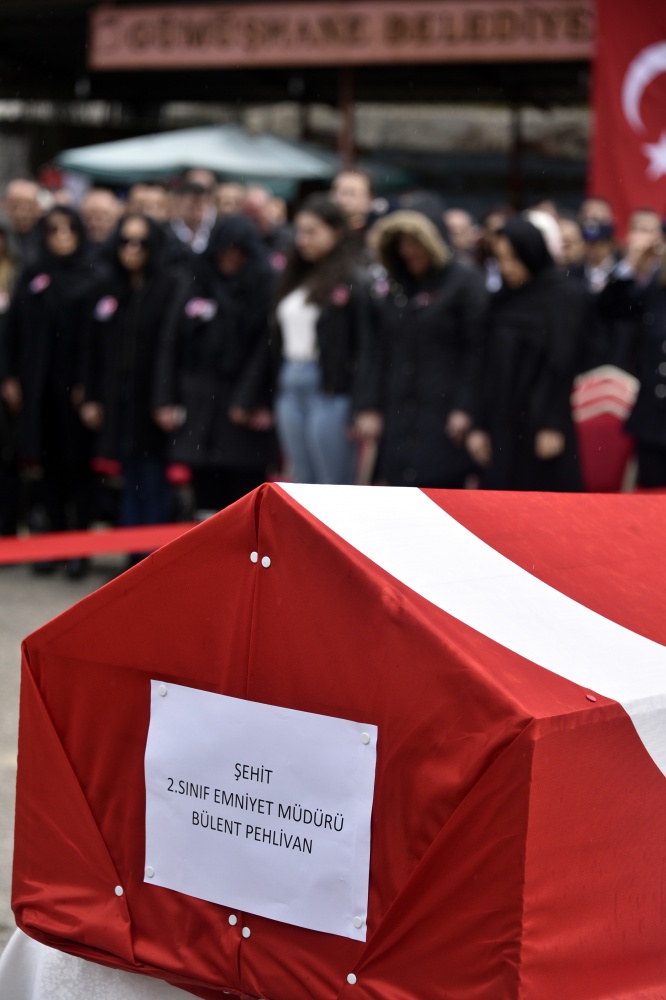 Pehlivan müdür memleketine uğurlandı 5