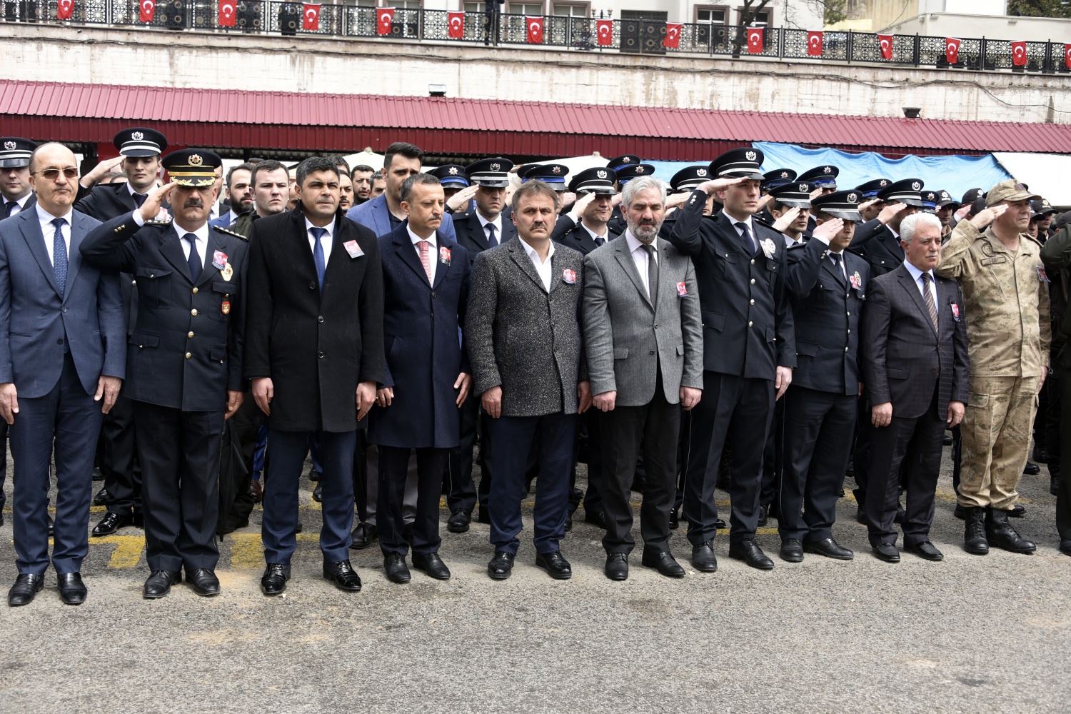 Pehlivan müdür memleketine uğurlandı 22