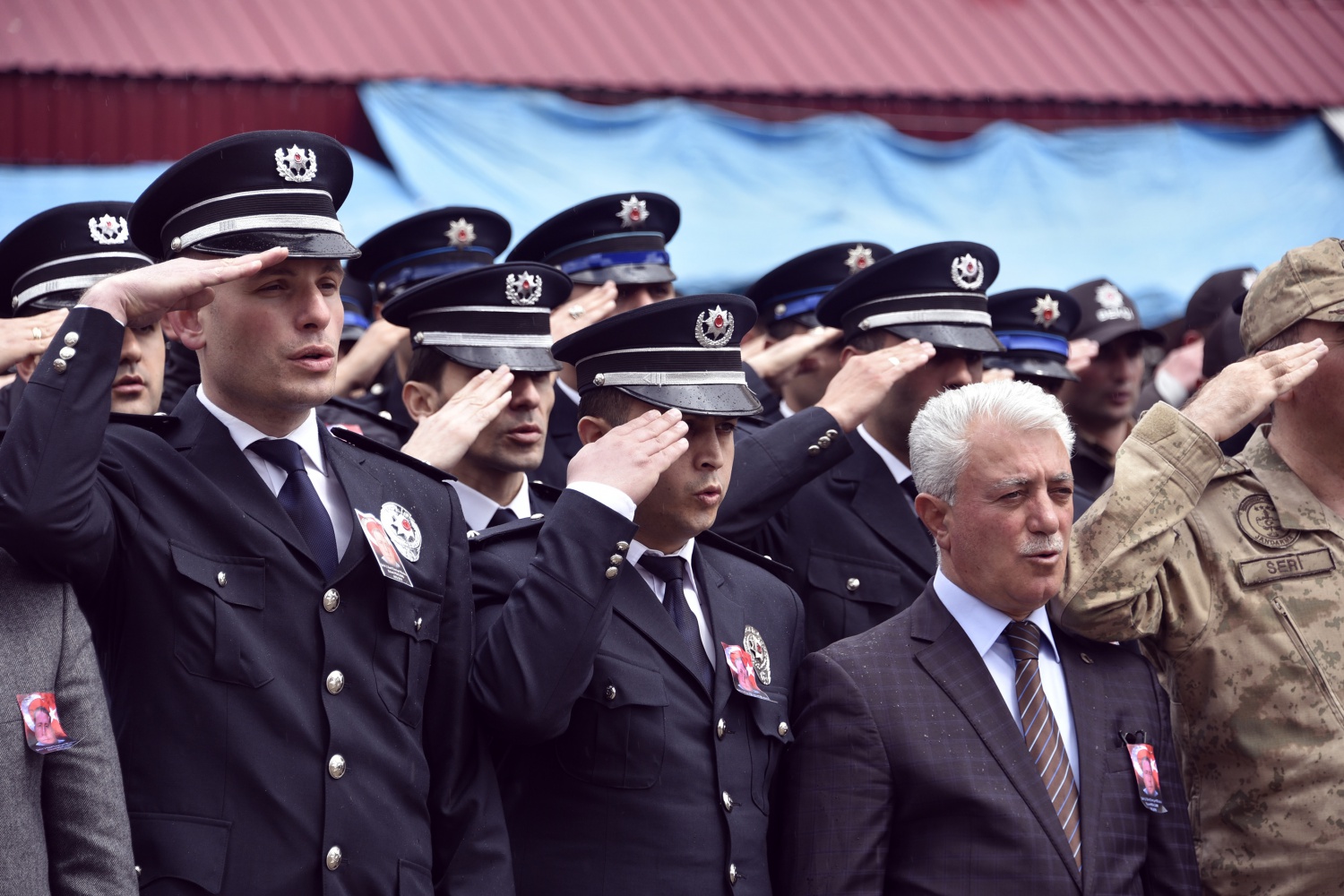 Pehlivan müdür memleketine uğurlandı 10