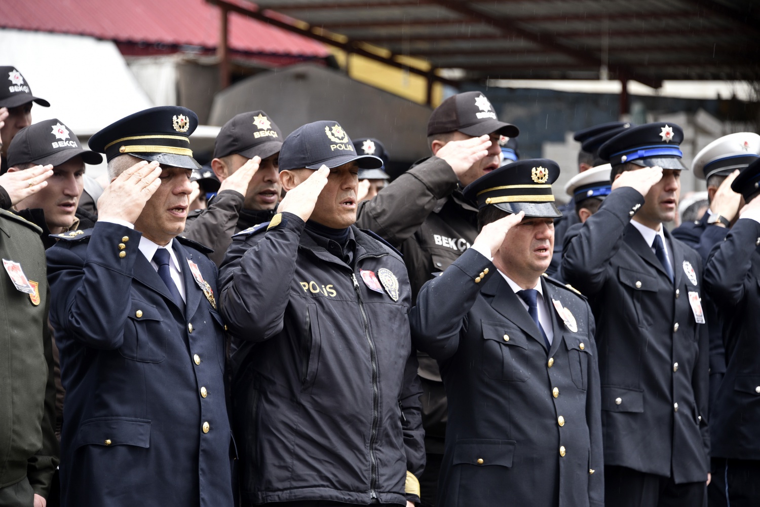 Pehlivan müdür memleketine uğurlandı 7