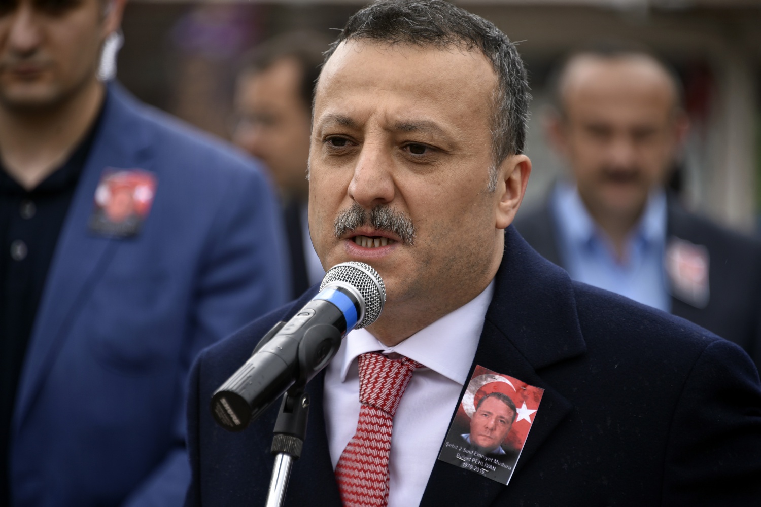 Pehlivan müdür memleketine uğurlandı 30