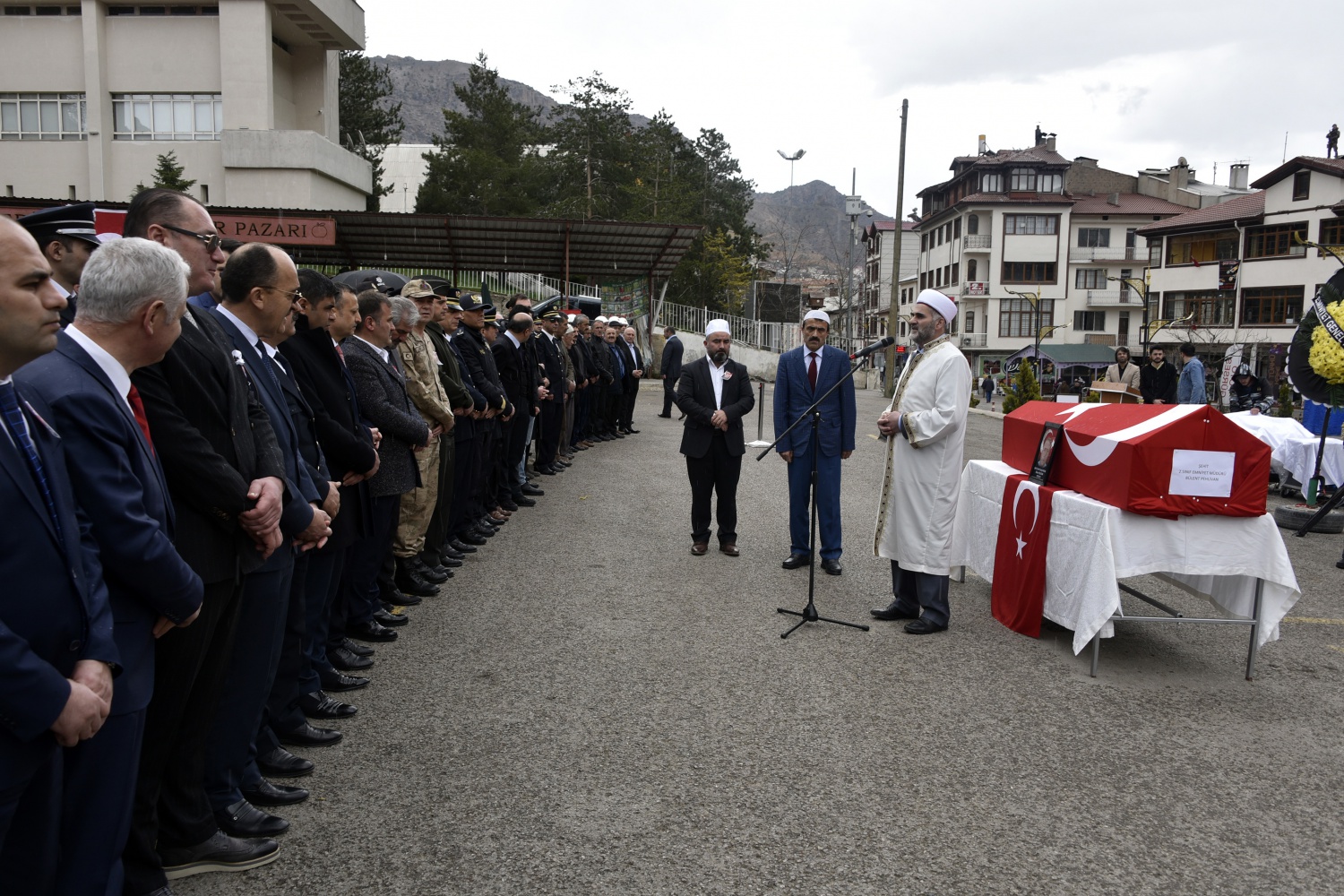 Pehlivan müdür memleketine uğurlandı 29