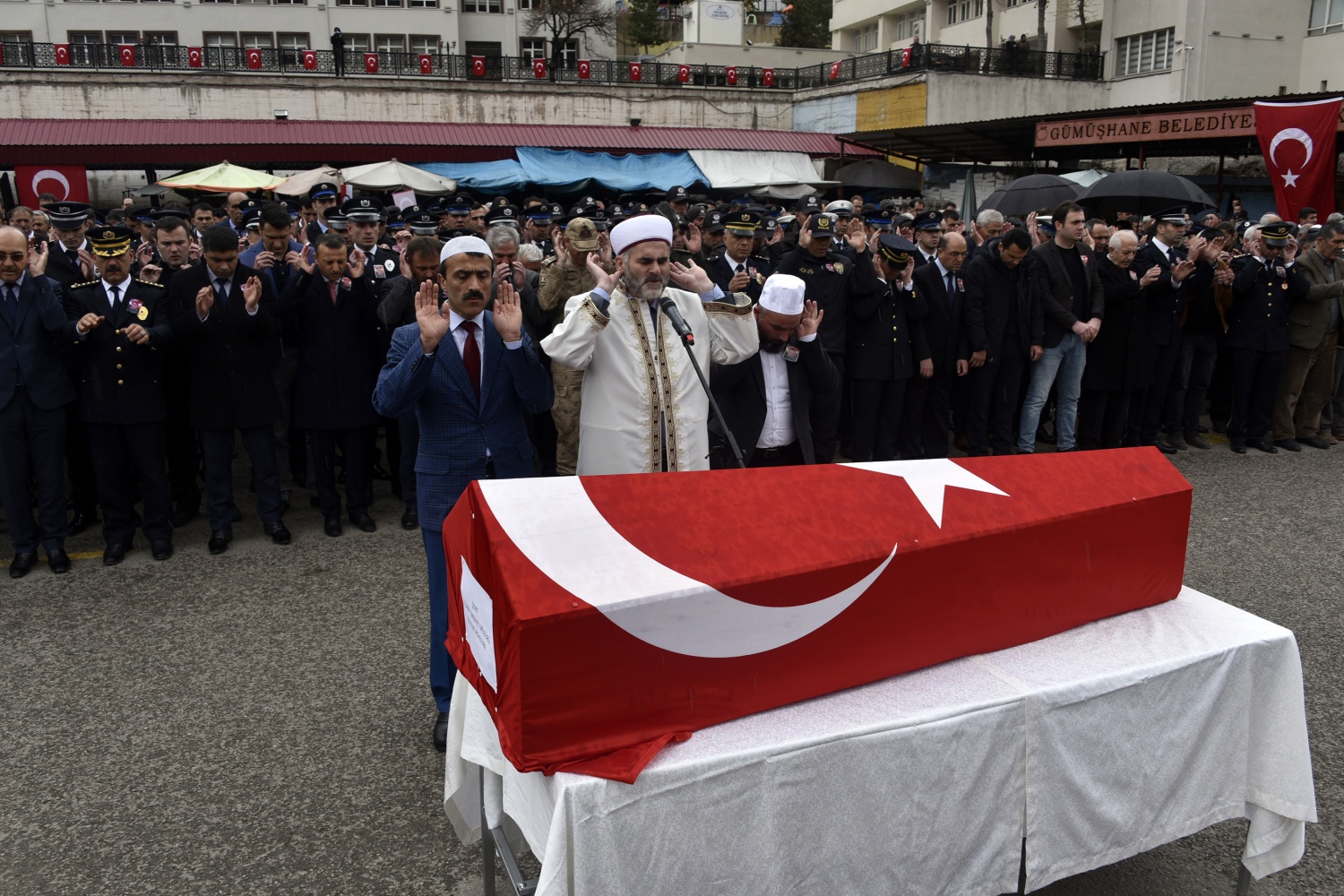 Pehlivan müdür memleketine uğurlandı 35