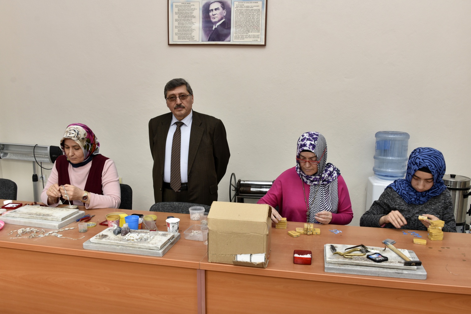 Adını verdiği şehrin kadınlarına ekmek kapısı oldu 9