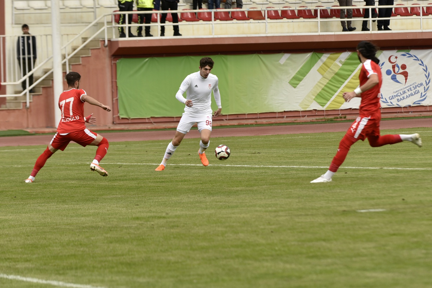 Gümüş evinde 1 puana razı oldu: 1-1 46