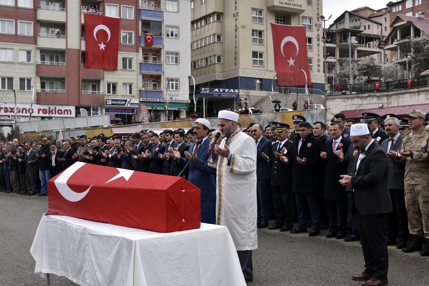 Pehlivan müdür memleketine uğurlandı 21
