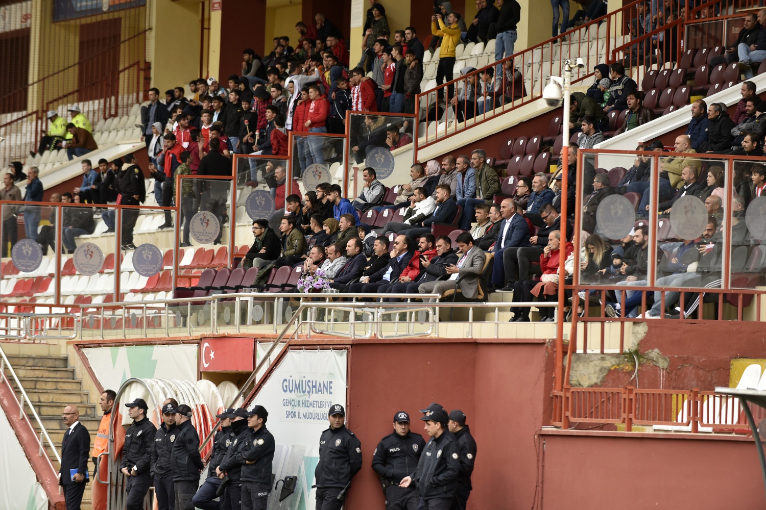 Gümüş evinde 1 puana razı oldu: 1-1 77