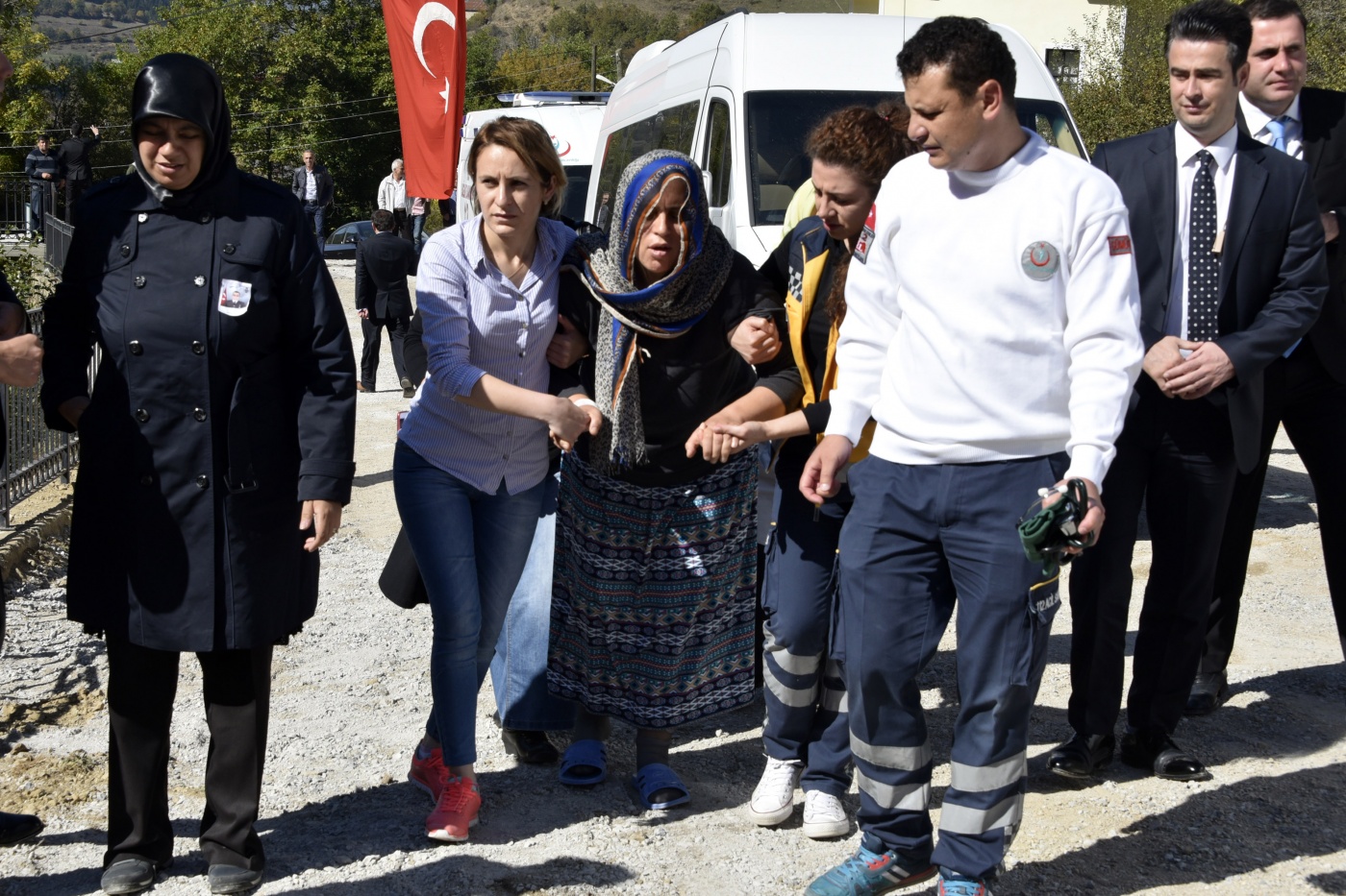 Şehit Uzman Çavuş Tunçel son yolculuğuna uğurlandı 6