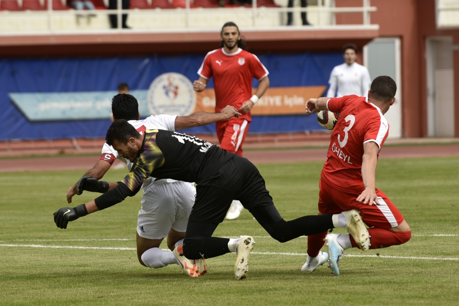 Gümüş evinde 1 puana razı oldu: 1-1 67