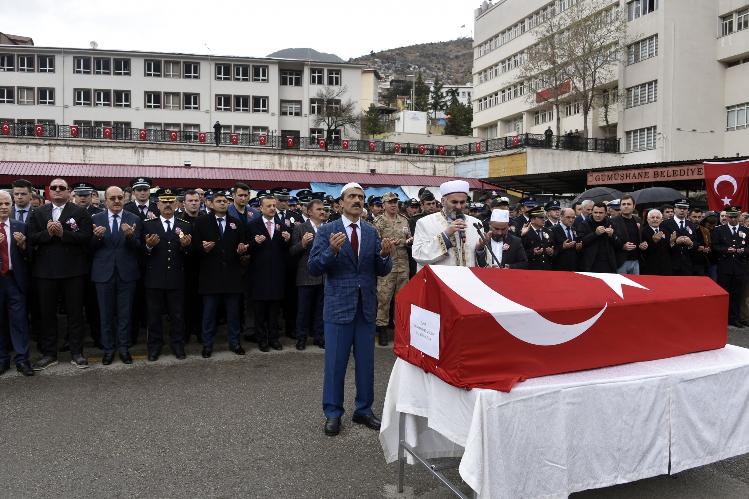 Pehlivan müdür memleketine uğurlandı 28