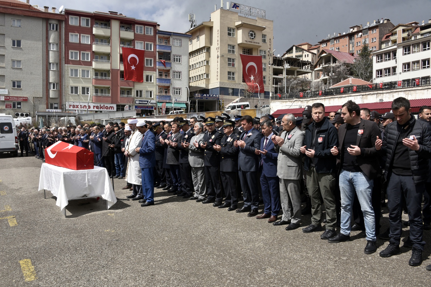 Pehlivan müdür memleketine uğurlandı 36