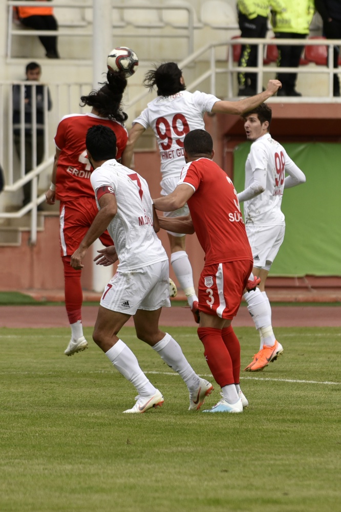 Gümüş evinde 1 puana razı oldu: 1-1 43