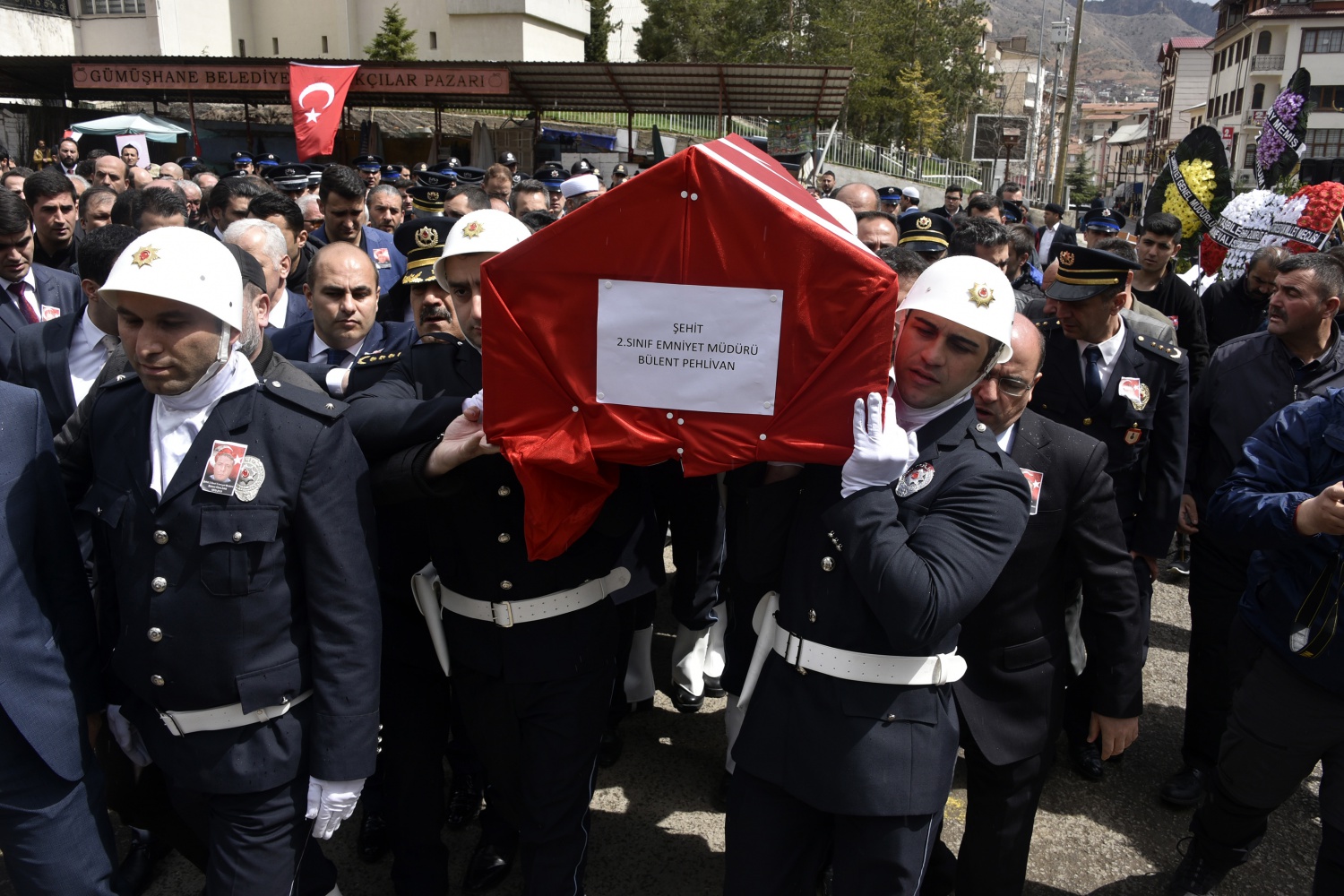 Pehlivan müdür memleketine uğurlandı 20