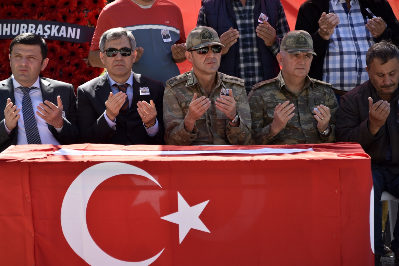 Şehit Uzman Çavuş Tunçel son yolculuğuna uğurlandı 8