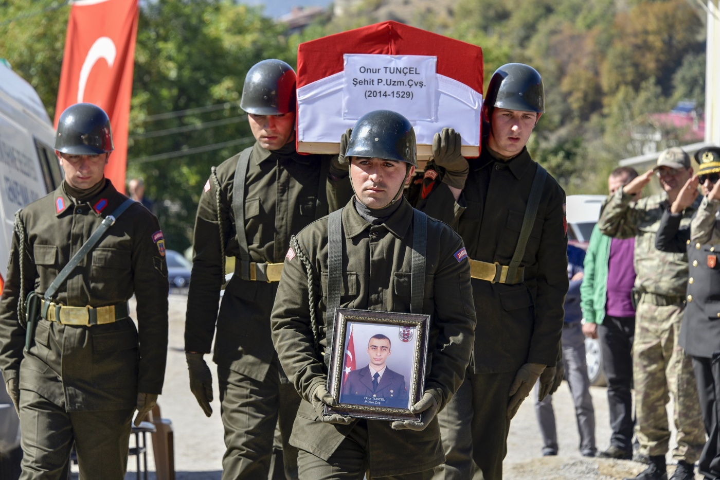 Şehit Uzman Çavuş Tunçel son yolculuğuna uğurlandı 7