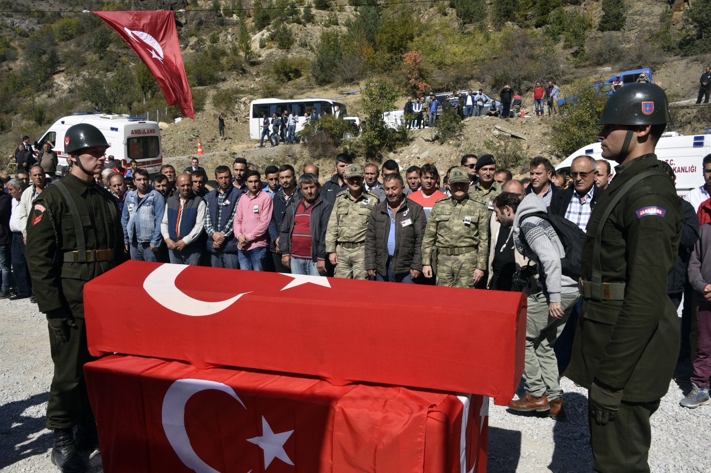 Şehit Uzman Çavuş Tunçel son yolculuğuna uğurlandı 11