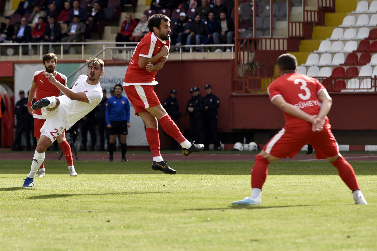 Gümüş evinde 1 puana razı oldu: 1-1 36