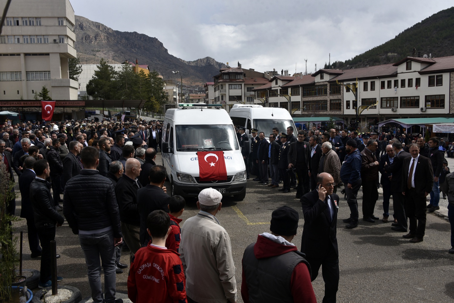 Pehlivan müdür memleketine uğurlandı 23