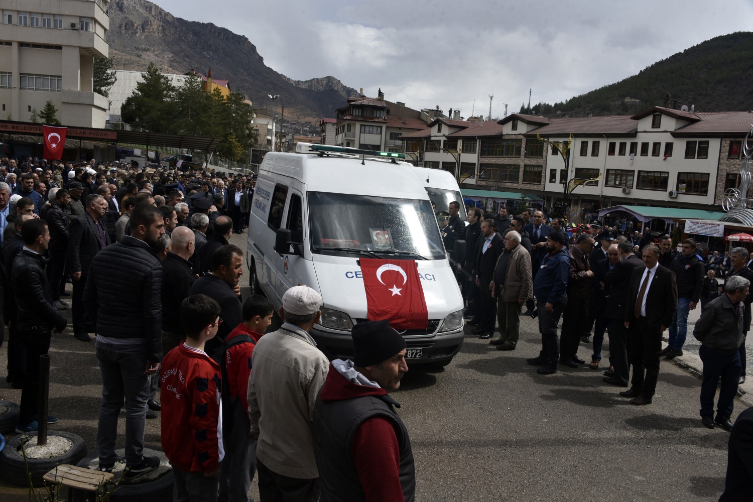 Pehlivan müdür memleketine uğurlandı 25