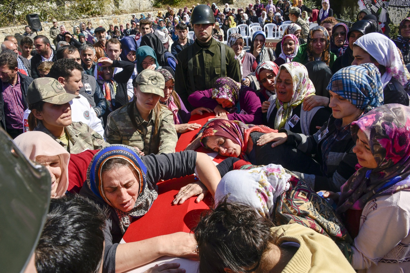 Şehit Uzman Çavuş Tunçel son yolculuğuna uğurlandı 16