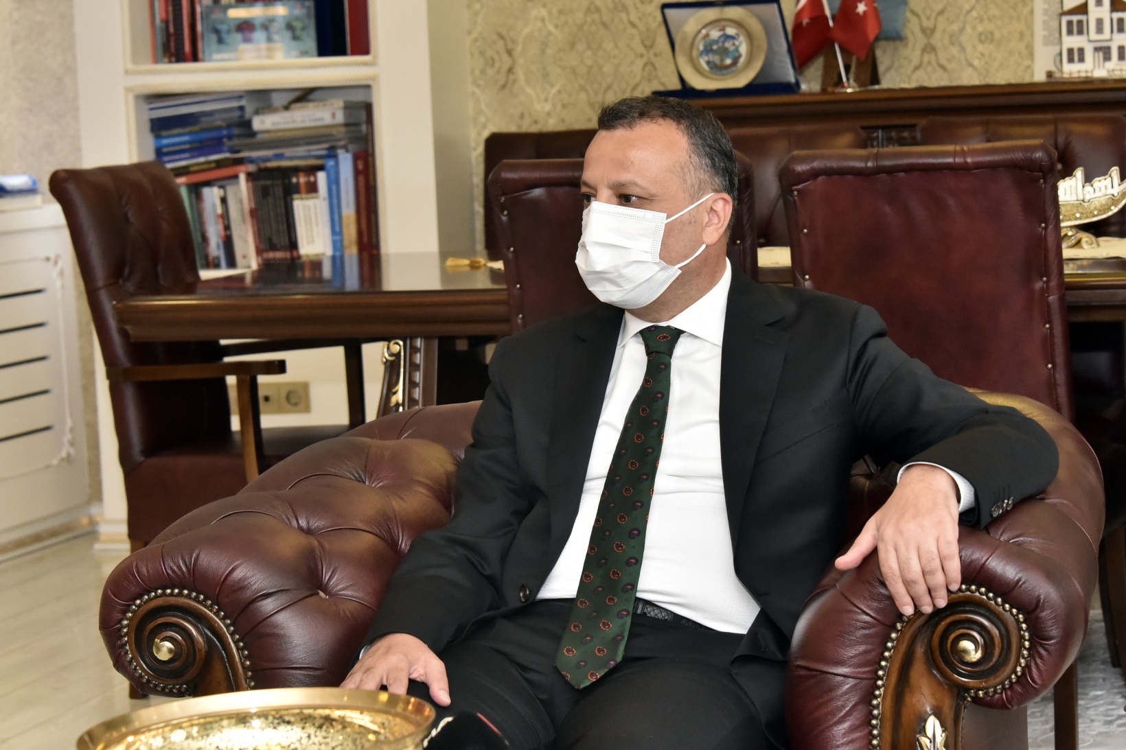 Bir haftalık kazancını yangın bölgesindeki o yaşlı çifte yolladı 4