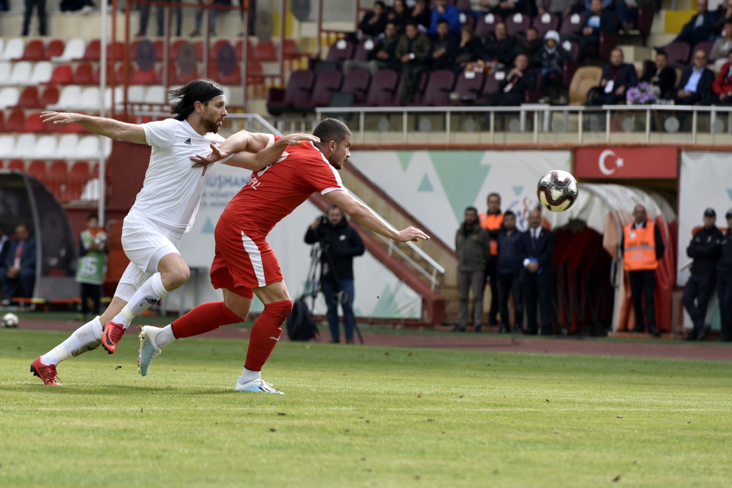 Gümüş evinde 1 puana razı oldu: 1-1 24