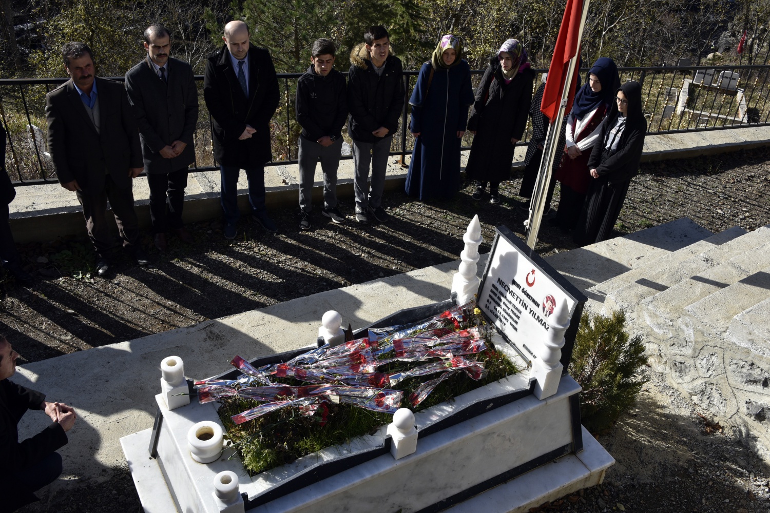 Şehit Öğretmen Necmettin Yılmaz’ın mezarına ziyaretçi akını 6
