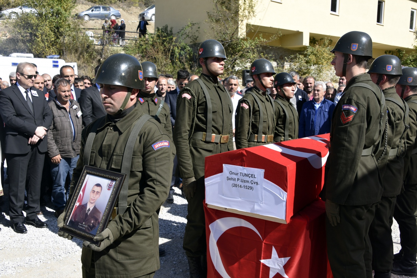 Şehit Uzman Çavuş Tunçel son yolculuğuna uğurlandı 21
