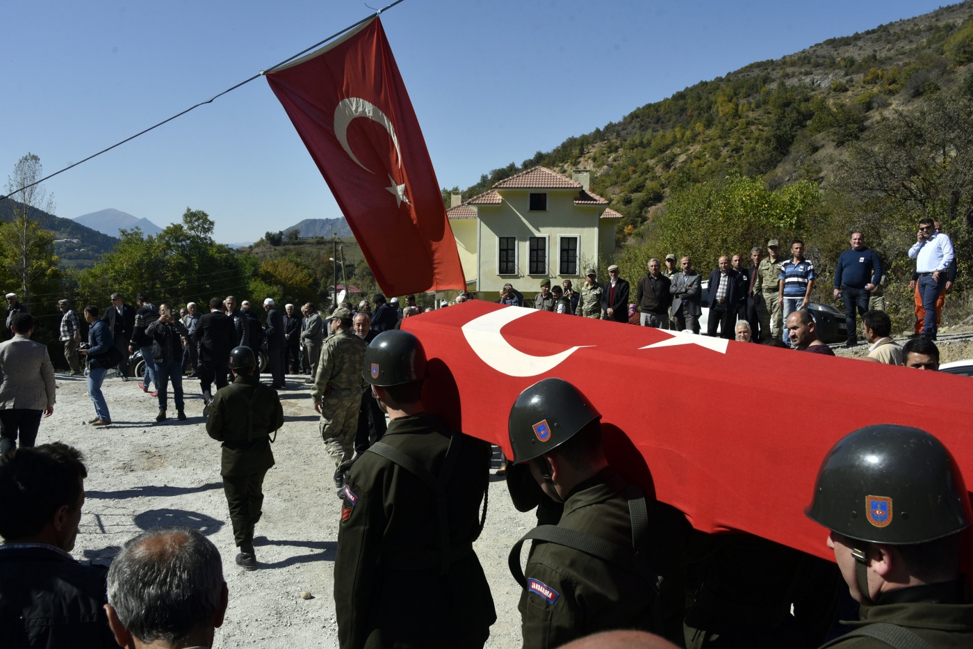 Şehit Uzman Çavuş Tunçel son yolculuğuna uğurlandı 20