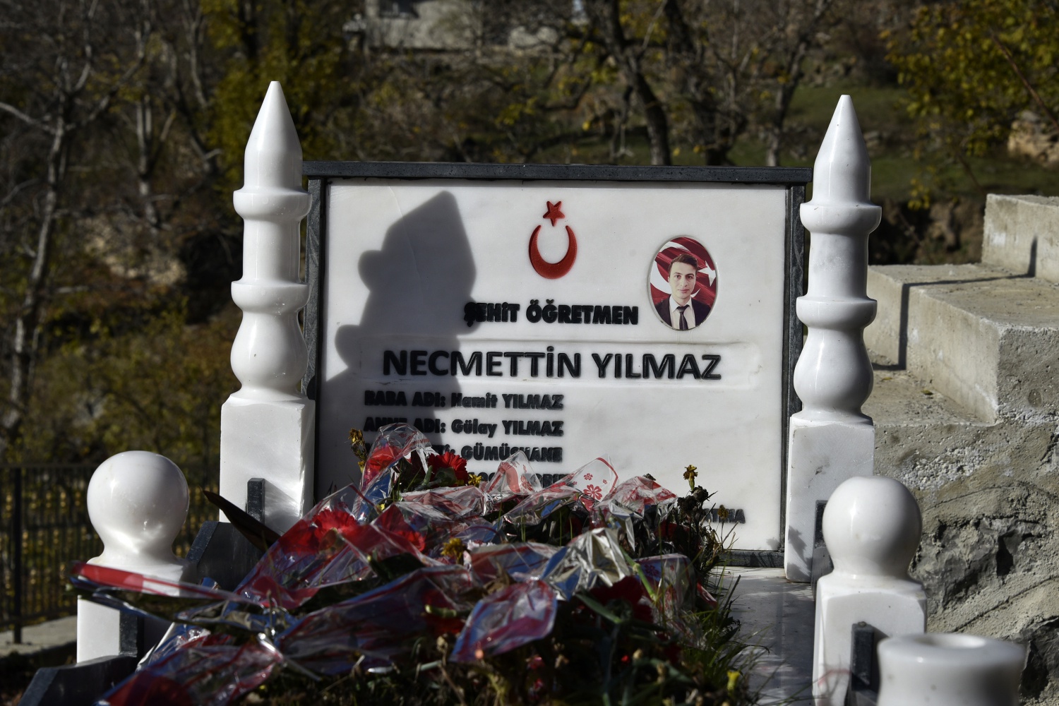 Şehit Öğretmen Necmettin Yılmaz’ın mezarına ziyaretçi akını 8