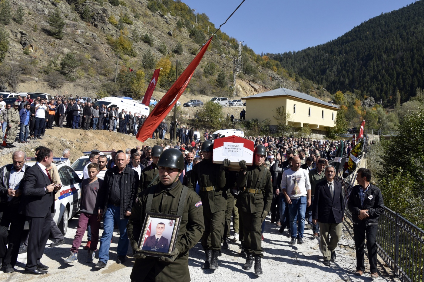 Şehit Uzman Çavuş Tunçel son yolculuğuna uğurlandı 24