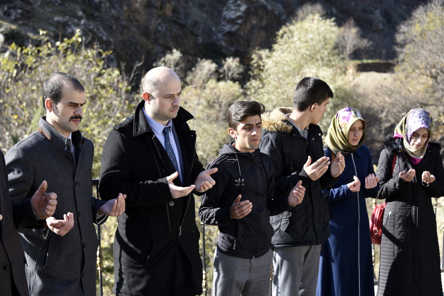 Şehit Öğretmen Necmettin Yılmaz’ın mezarına ziyaretçi akını 10