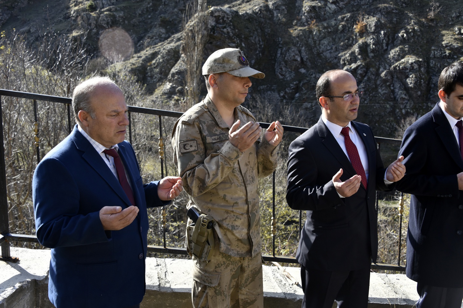 Şehit Öğretmen Necmettin Yılmaz’ın mezarına ziyaretçi akını 14
