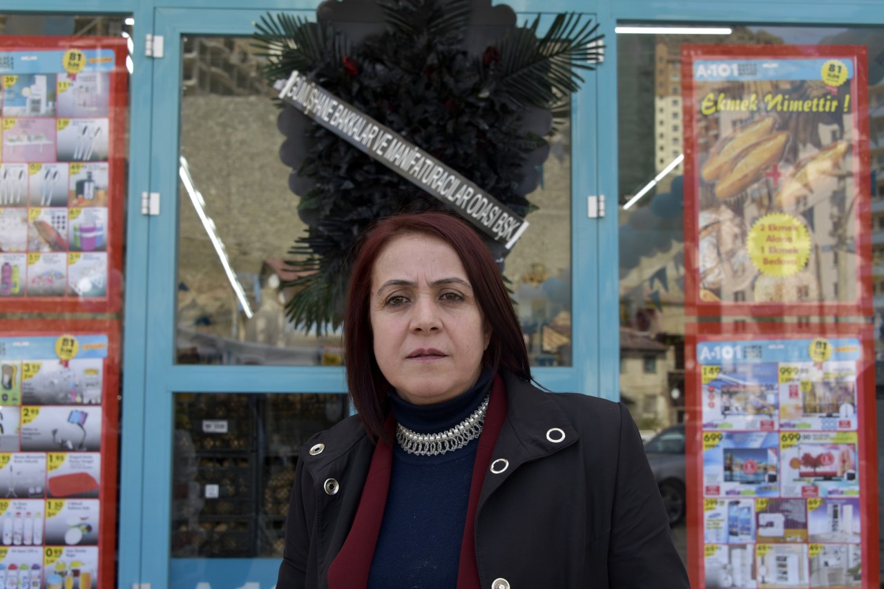 Bakkallar Odasından Ulusal Market Kapısına Siyah Çelenk 3