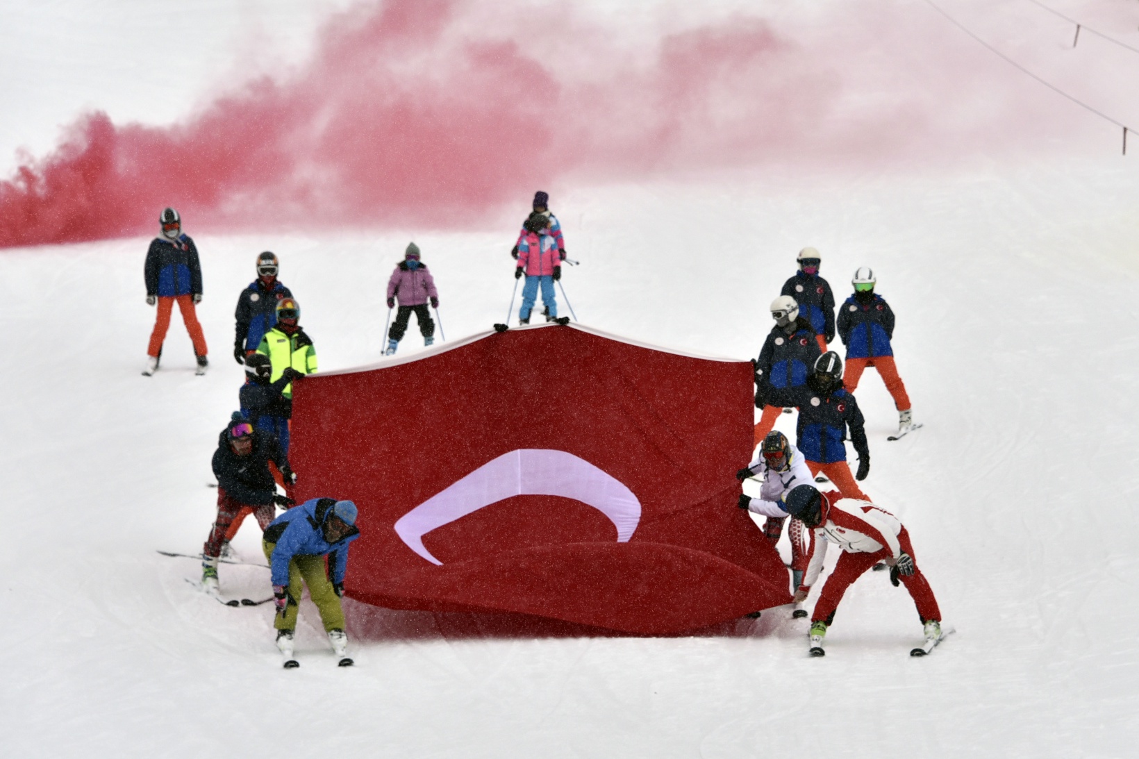 Zigana Dağında Kış Gençlik ve Spor Şenliği düzenlendi 13