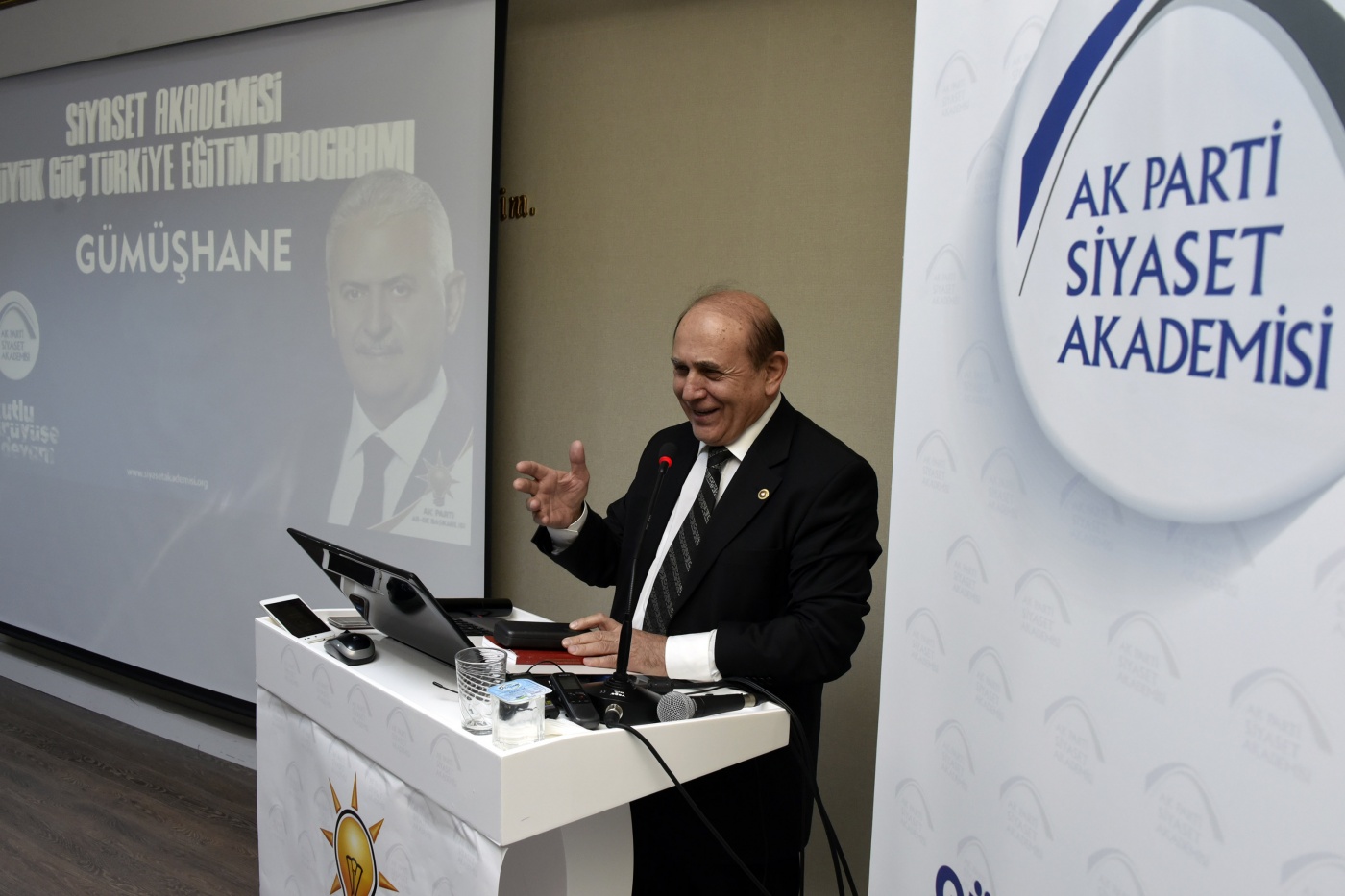 'Bu millete Nobel ödülünün verilmesi gerek' 12