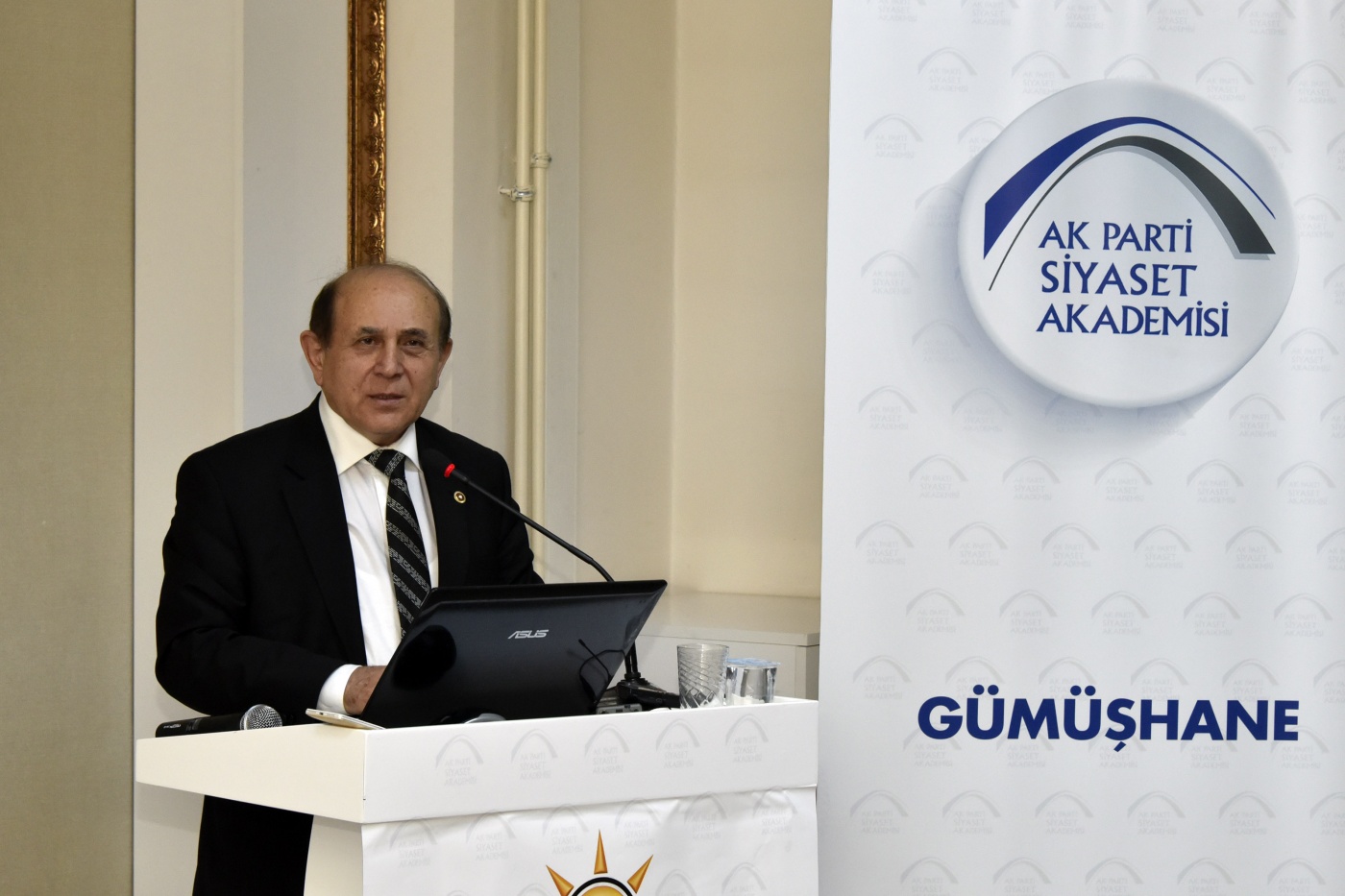 'Bu millete Nobel ödülünün verilmesi gerek' 11