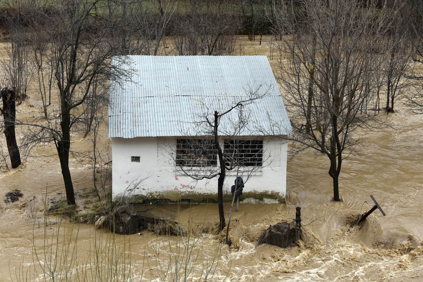 Gümüşhane’de yağmur dereleri taşırdı 2